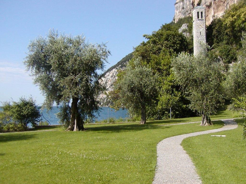 Bed and Breakfast Torre Degli Ulivi Тіньяле Екстер'єр фото