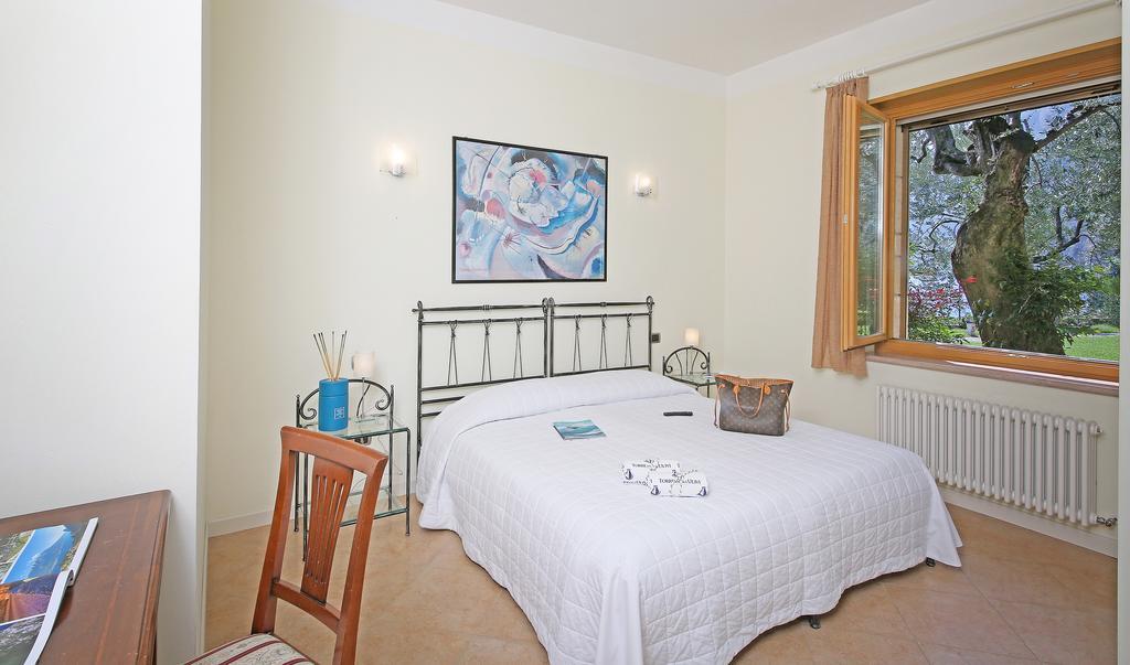 Bed and Breakfast Torre Degli Ulivi Тіньяле Екстер'єр фото